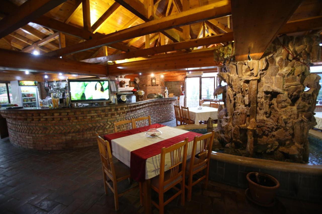 Hotel Pasarela Berat Buitenkant foto