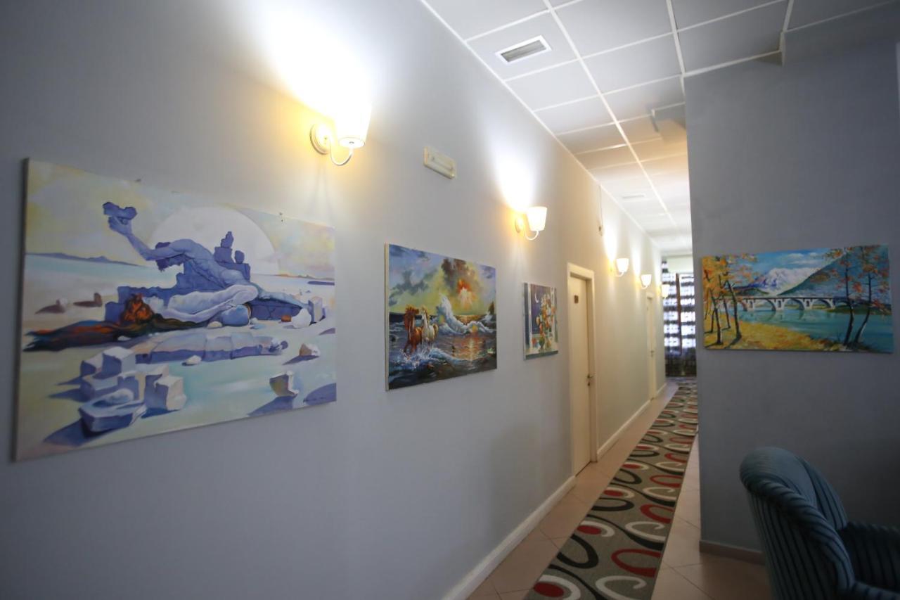 Hotel Pasarela Berat Buitenkant foto