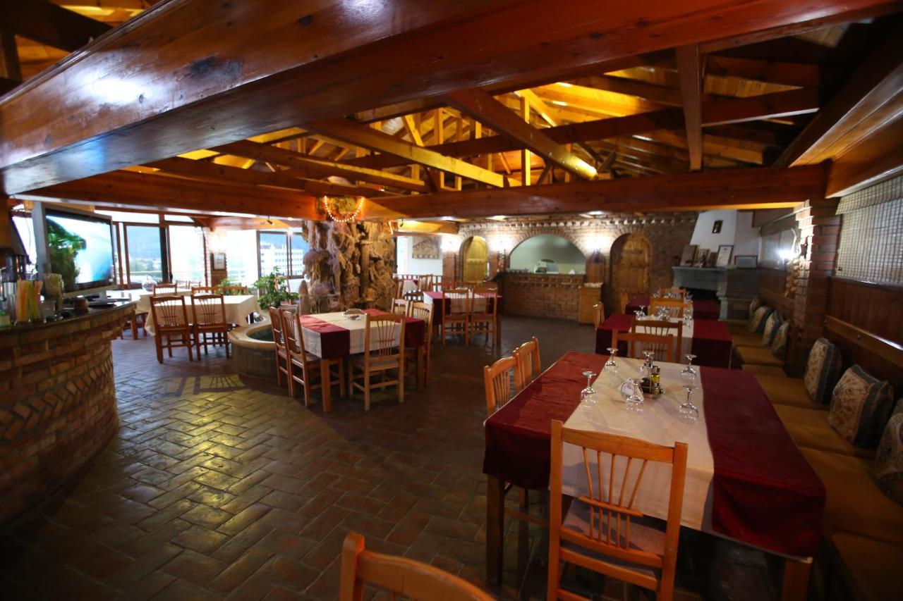 Hotel Pasarela Berat Buitenkant foto