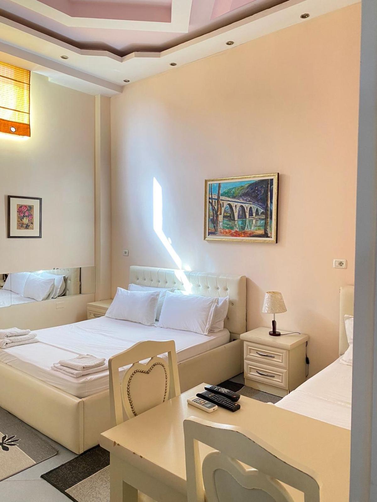 Hotel Pasarela Berat Buitenkant foto