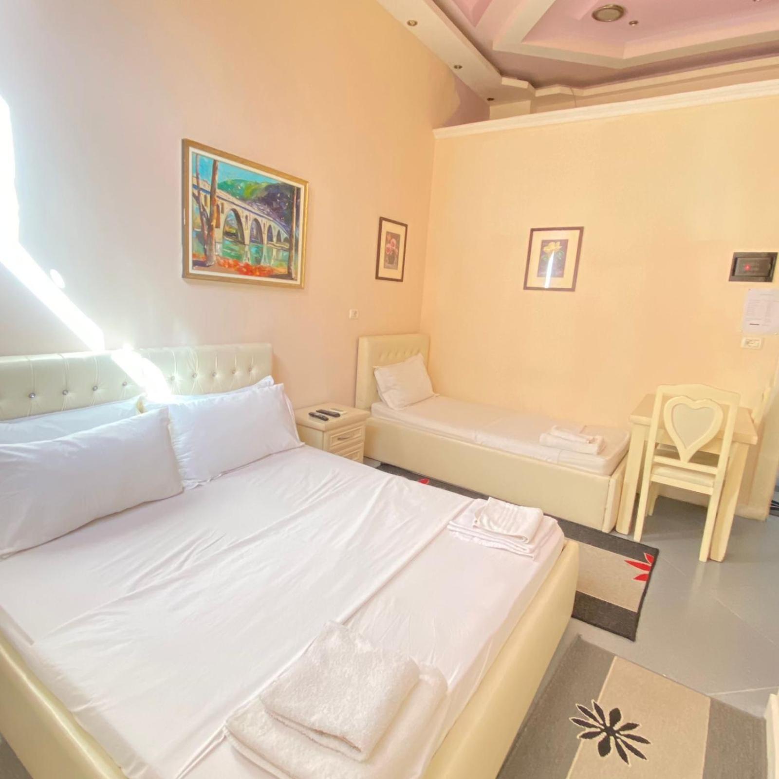 Hotel Pasarela Berat Buitenkant foto