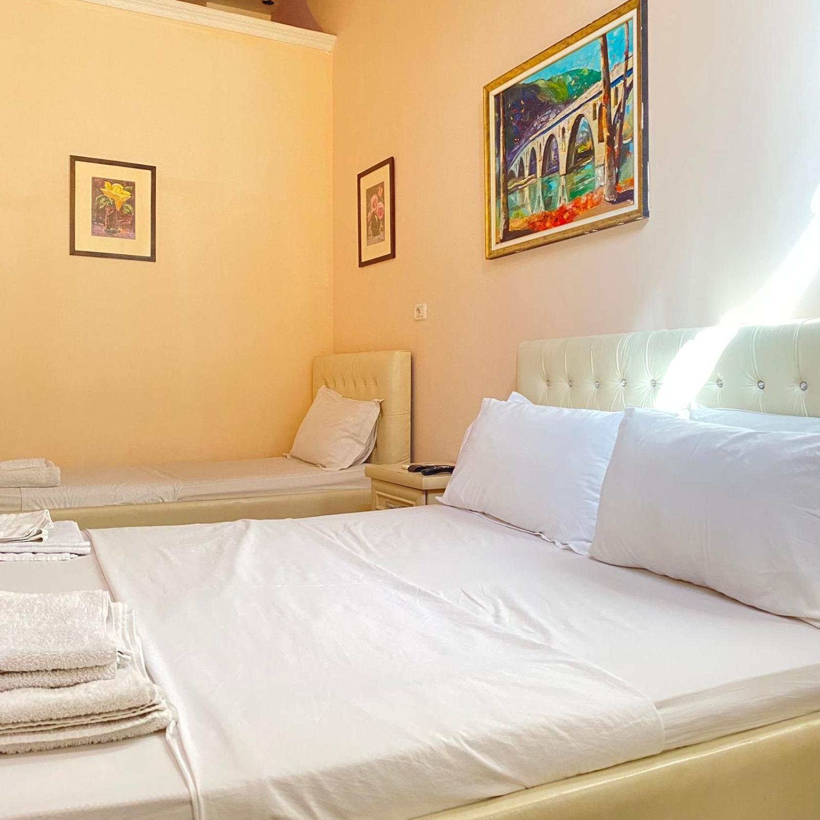 Hotel Pasarela Berat Buitenkant foto