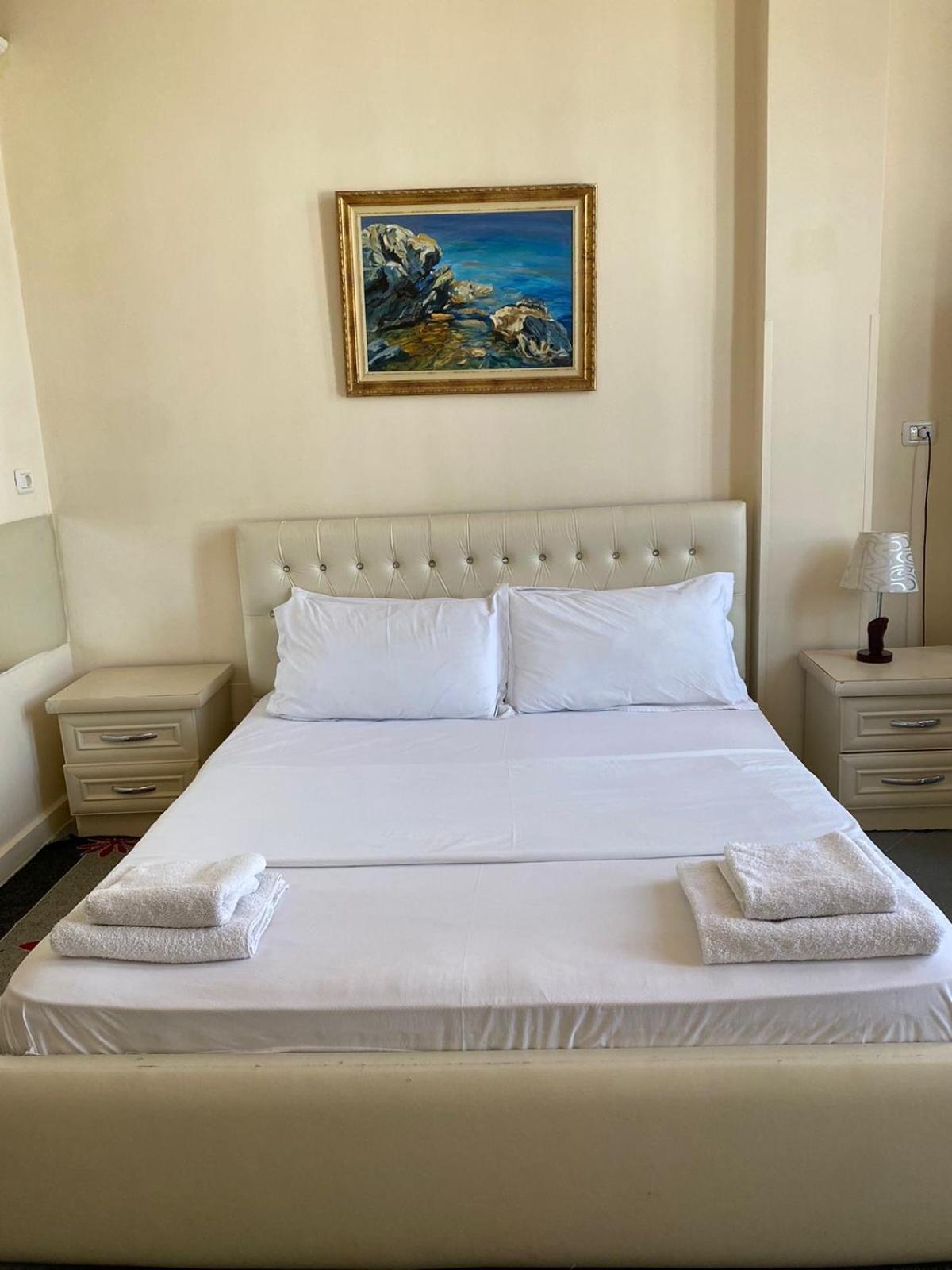Hotel Pasarela Berat Buitenkant foto