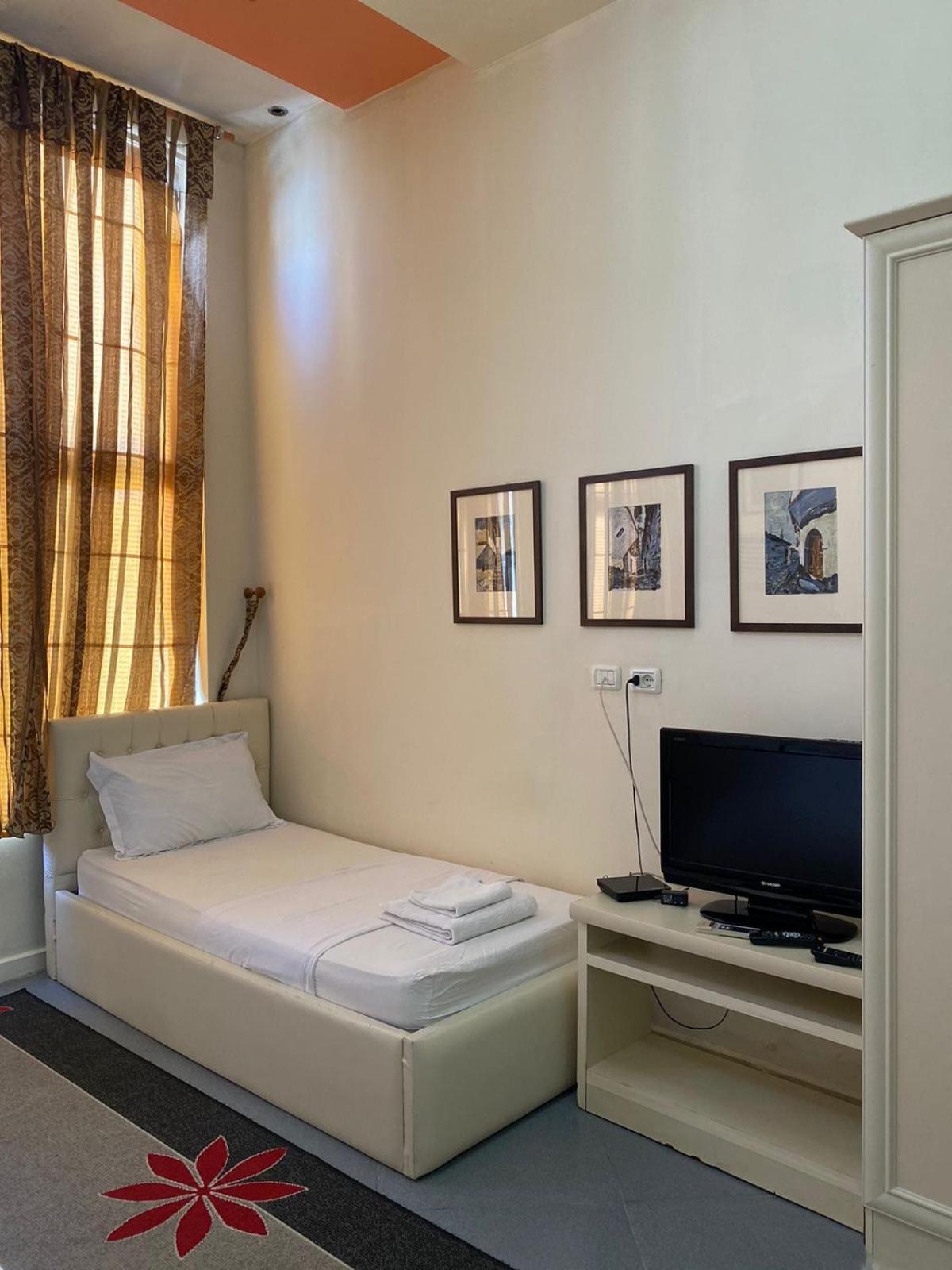 Hotel Pasarela Berat Buitenkant foto