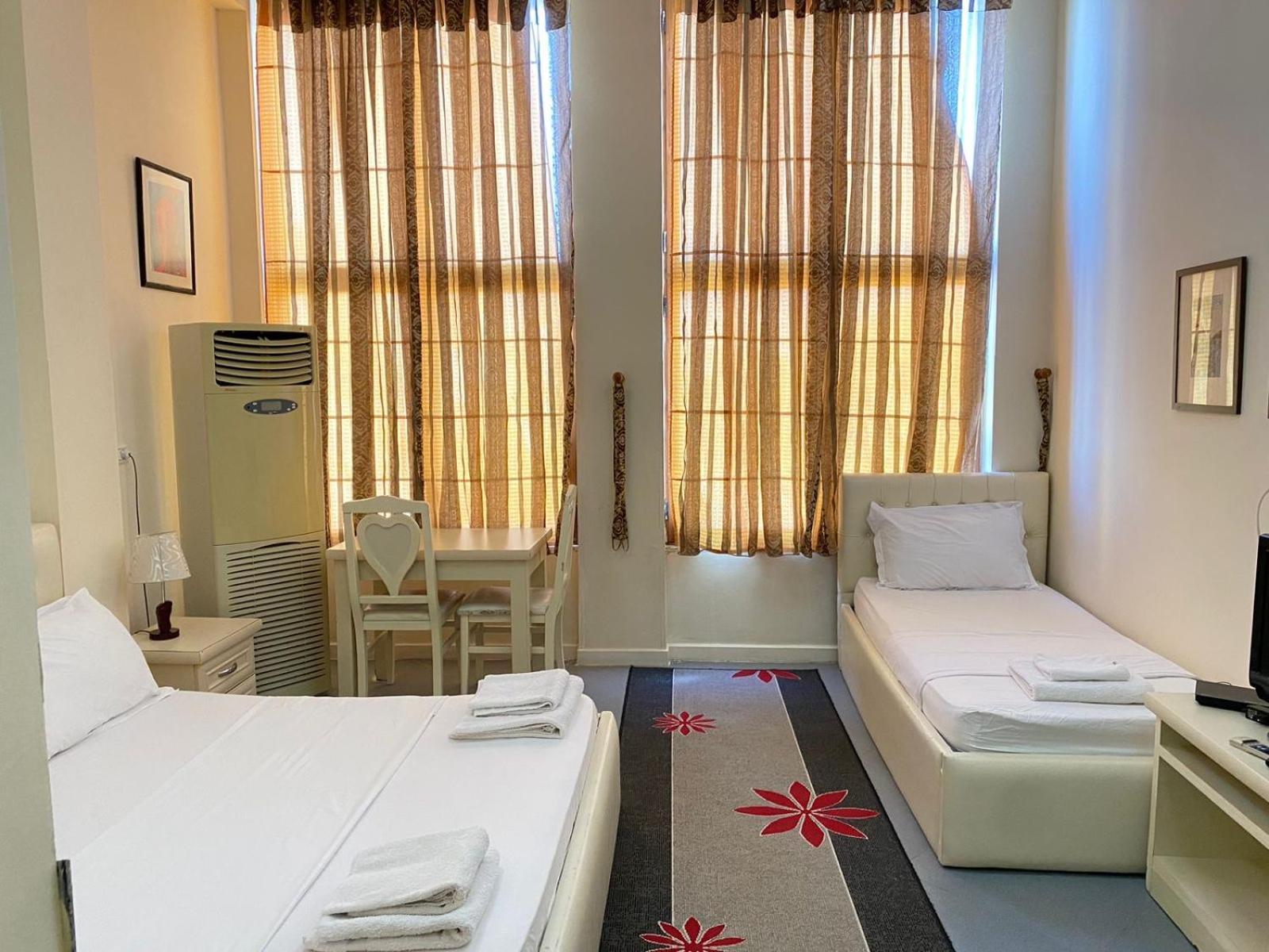 Hotel Pasarela Berat Buitenkant foto