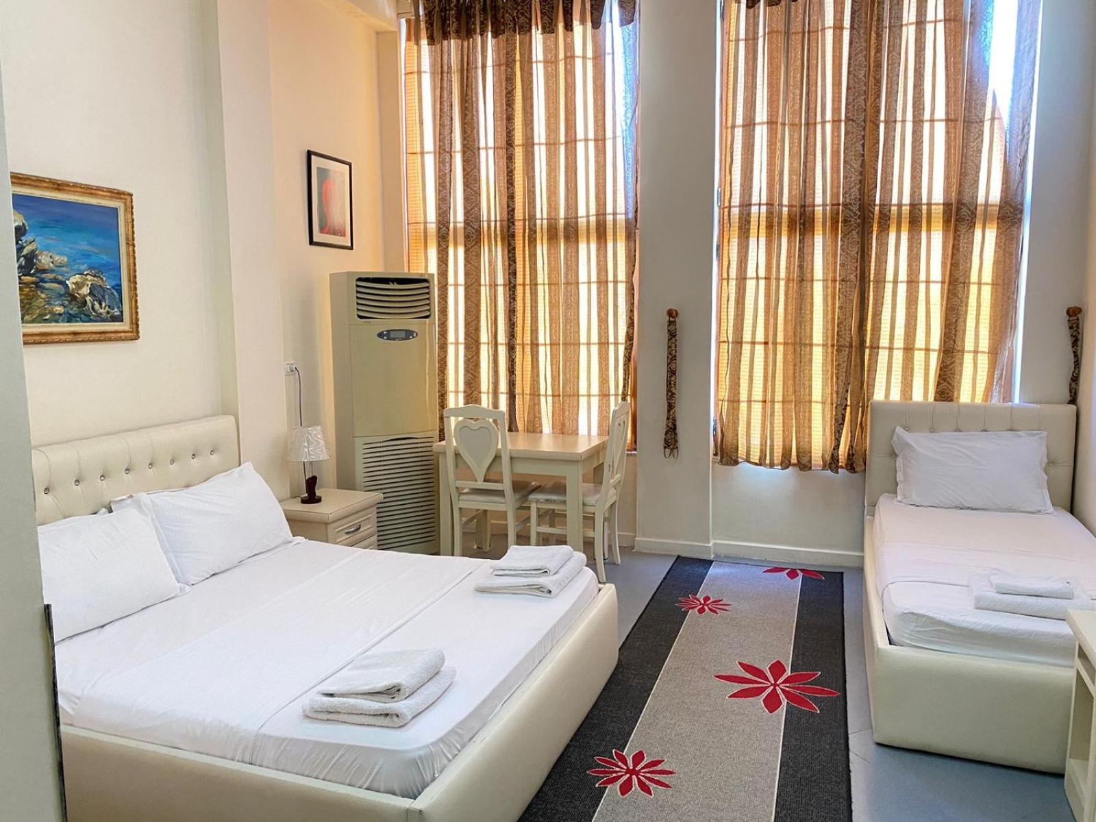 Hotel Pasarela Berat Buitenkant foto